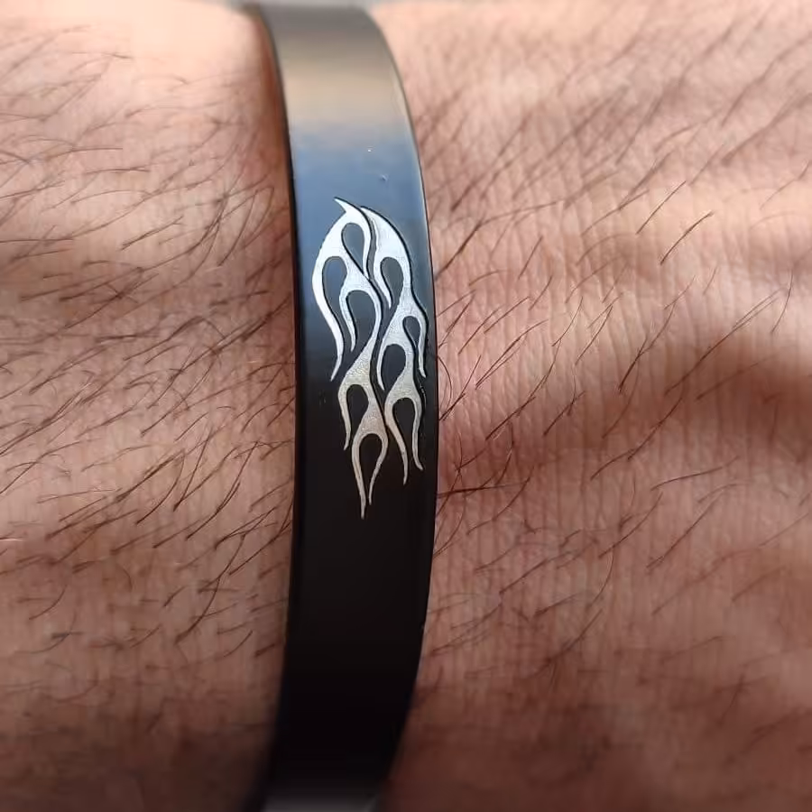 دست بند فلزی با رنگ کوره ای مشکی