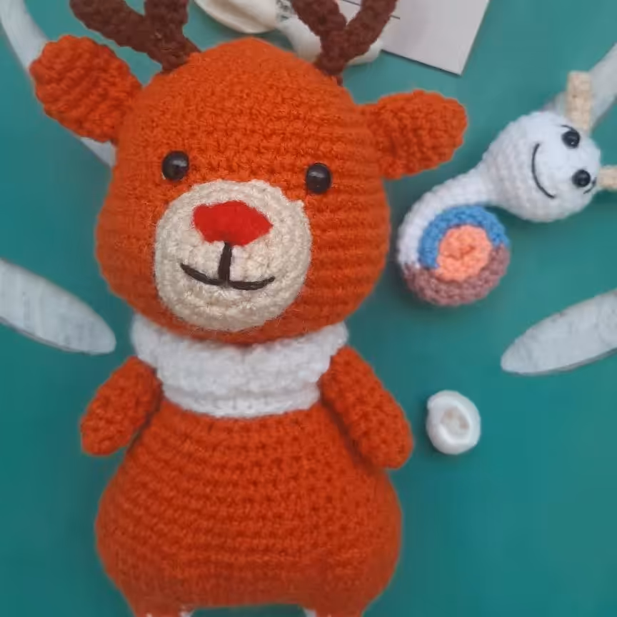 عروسک های بافتنی عروسک گوزن زیبا در هر رنگی که بخواید آماده میشه