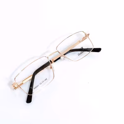 عینک طبی با قابلیت تعویض عدسی های جدید نمره دار