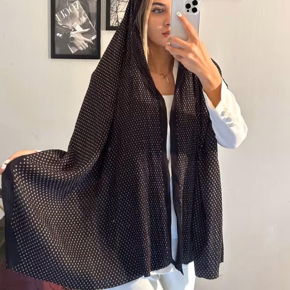 شال مشکی پلیسه طرحدار 