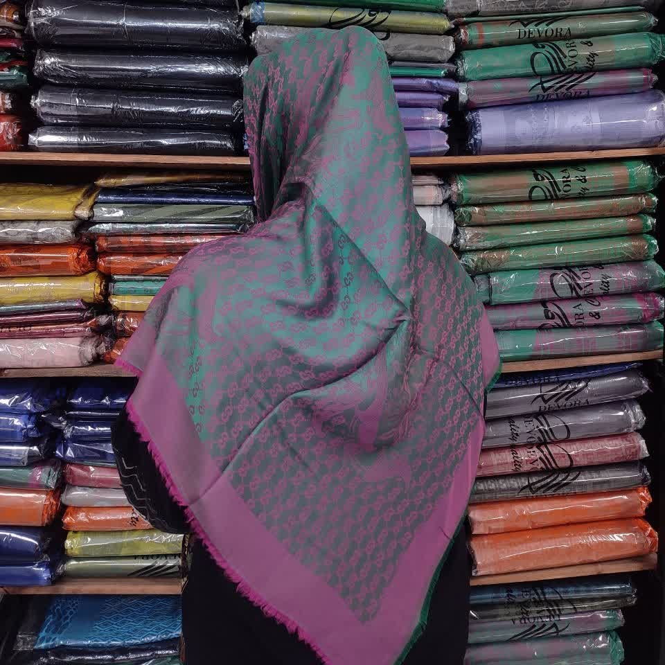 روسری ابریشم ژاکارد سبز سرخابی دورو قواره 140 وارداتی در رنگبندی و طرح متنوع
