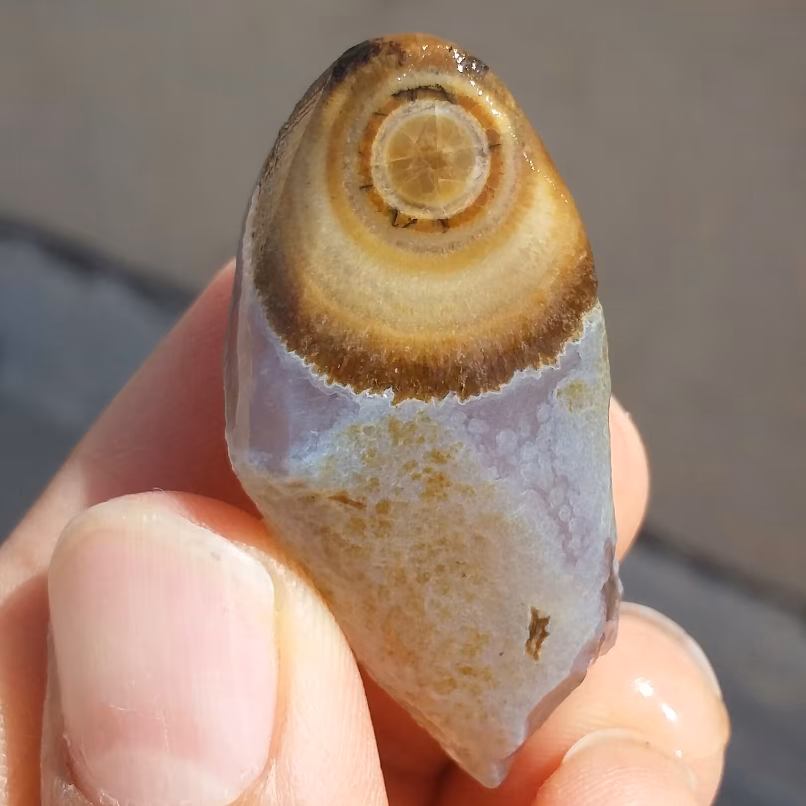 سنگ راف خام عقیق باباقوری تک چشم مژه ای موکول دار رحمانی بسیار قوی درشت برش نخورده 100 در100 طبیعی شاهکار خلقت
 کد 10925