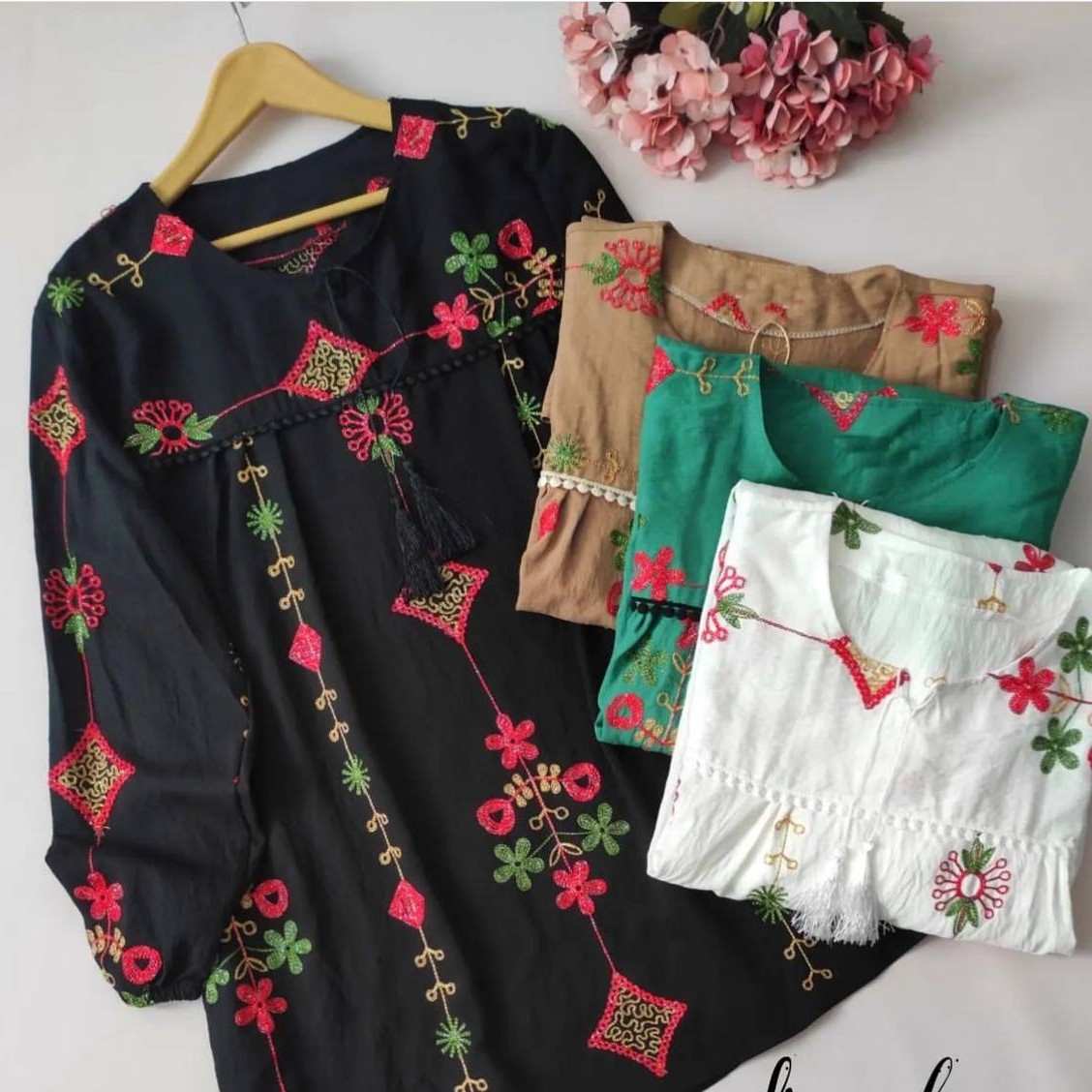 شومیز تونیک یقه منگوله دار کرسپو کوک دوزی پارچه کرسپو نخ گلدوزی شده درجه یک فری سایز تا 48 قد 85