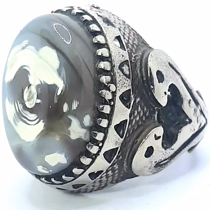 انگشتر عقیق مصور عالی بیرون زده ( خندان ) رکاب زیبا و جوندار