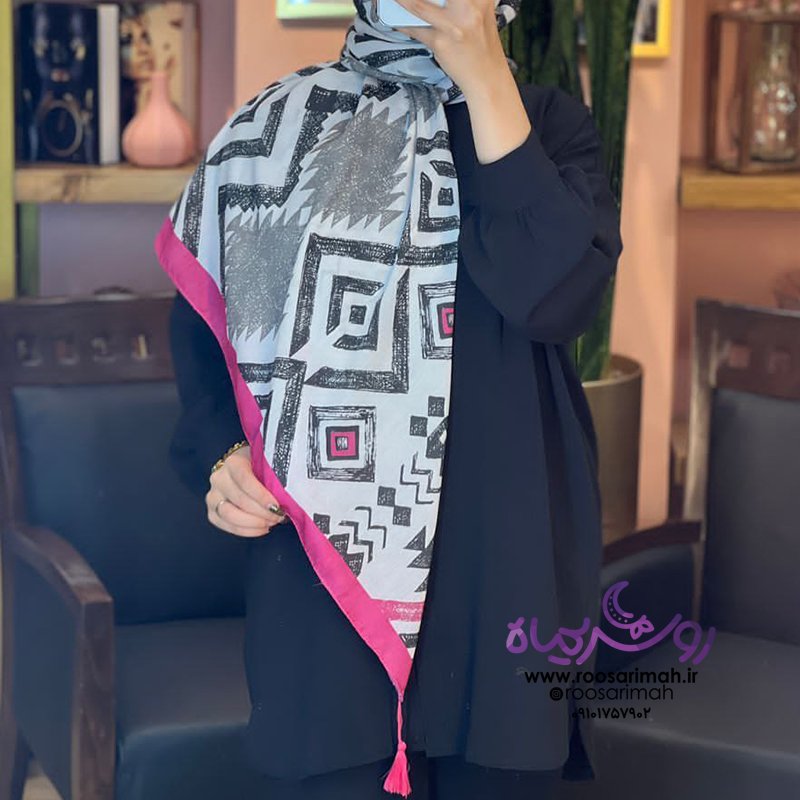 روسری سفید صورتی طرح دار. خوش رنگ و لعاب. مناسب چهار فصل. 😍 قواره 140 و نخ ترک. منگوله دار