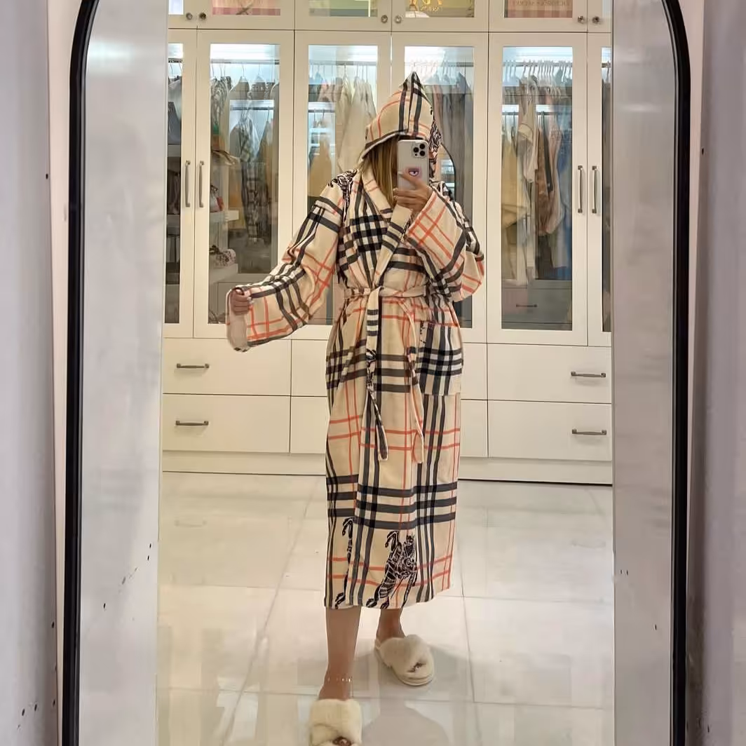 حوله تن پوش  پالتویی چاپی سایز 125 ارسال به صورت رندوم 