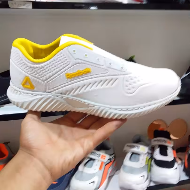 کفش دور دوزی شده 