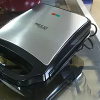 دستگاه اسنک ساز وساندویچ ساز2 کاره گریل و اسنک
صفحات جداشونده قابل شستشو 
سایز بزرگ