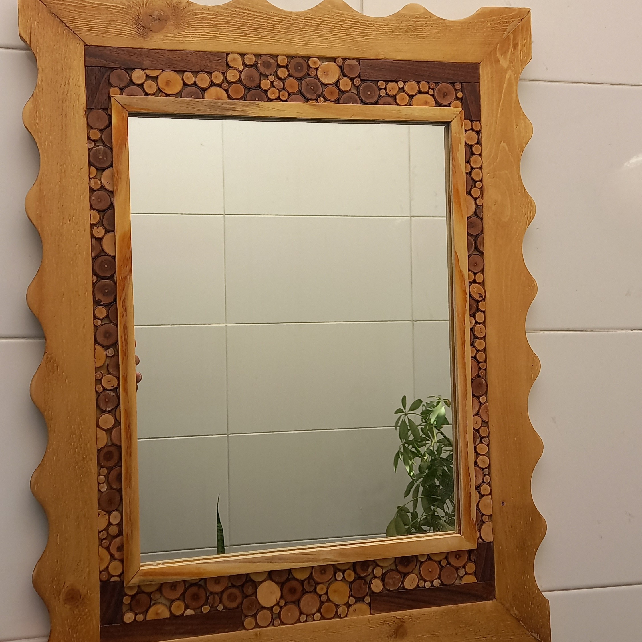 آیینه دیواری تمام چوب طرح مستطیل سایز متوسط بسیار خاص و زیبا(پس کرایه)