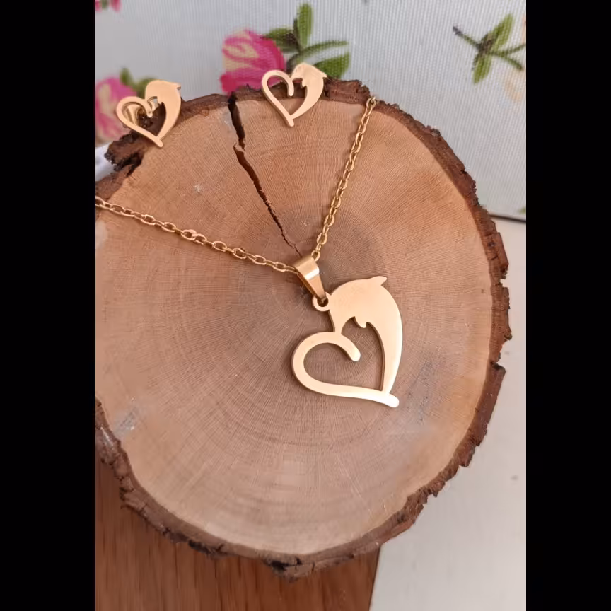 نیم ست طلایی  رنگ ثابت طرح قلب و دلفین (کد91) 