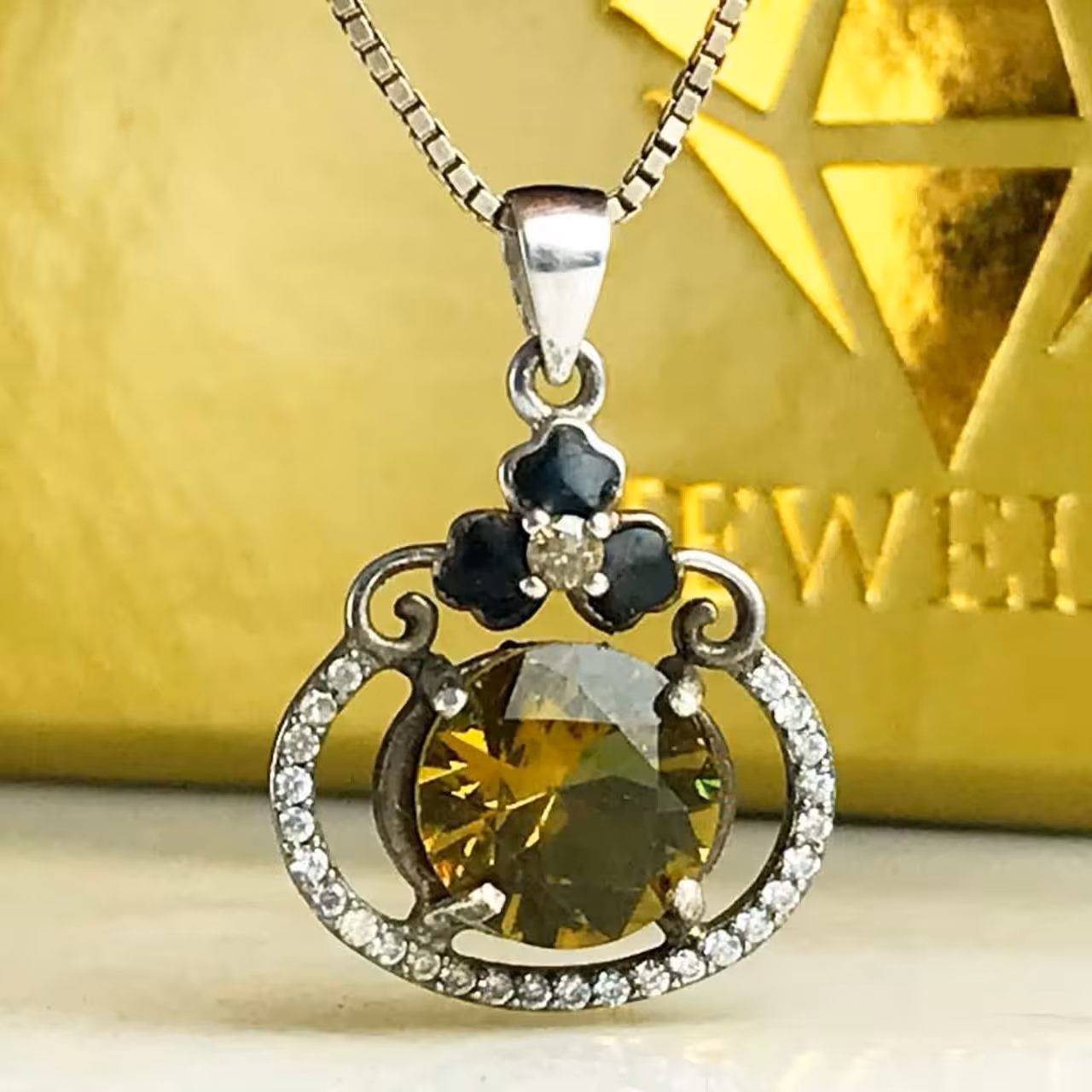 گردنبند توگردنی الکساندریت
زولتانایت 
    
عیار نقره 925ارسا رایگان 