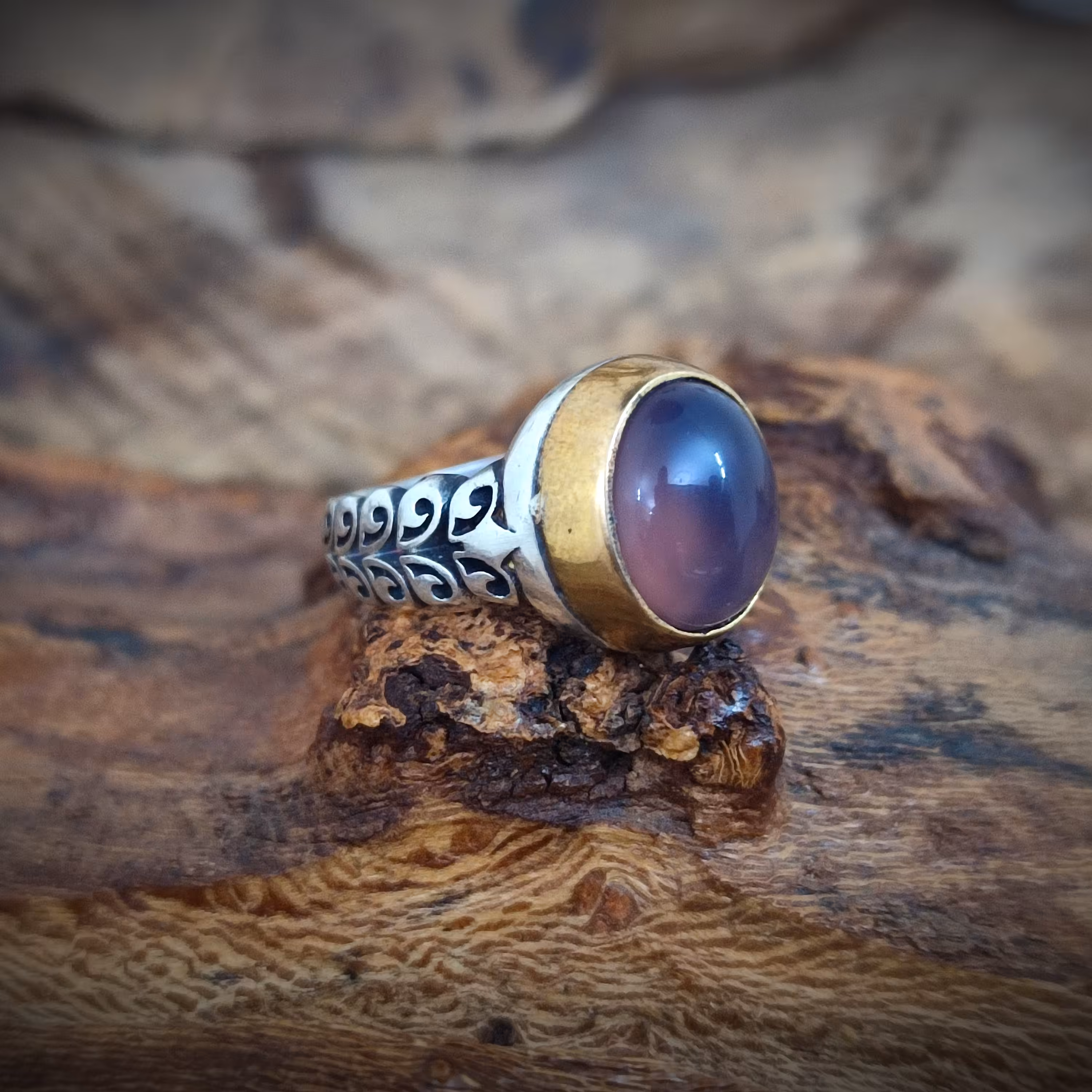 انگشتر نقره مردانه با نگین عقیق سوسنی یمانی 