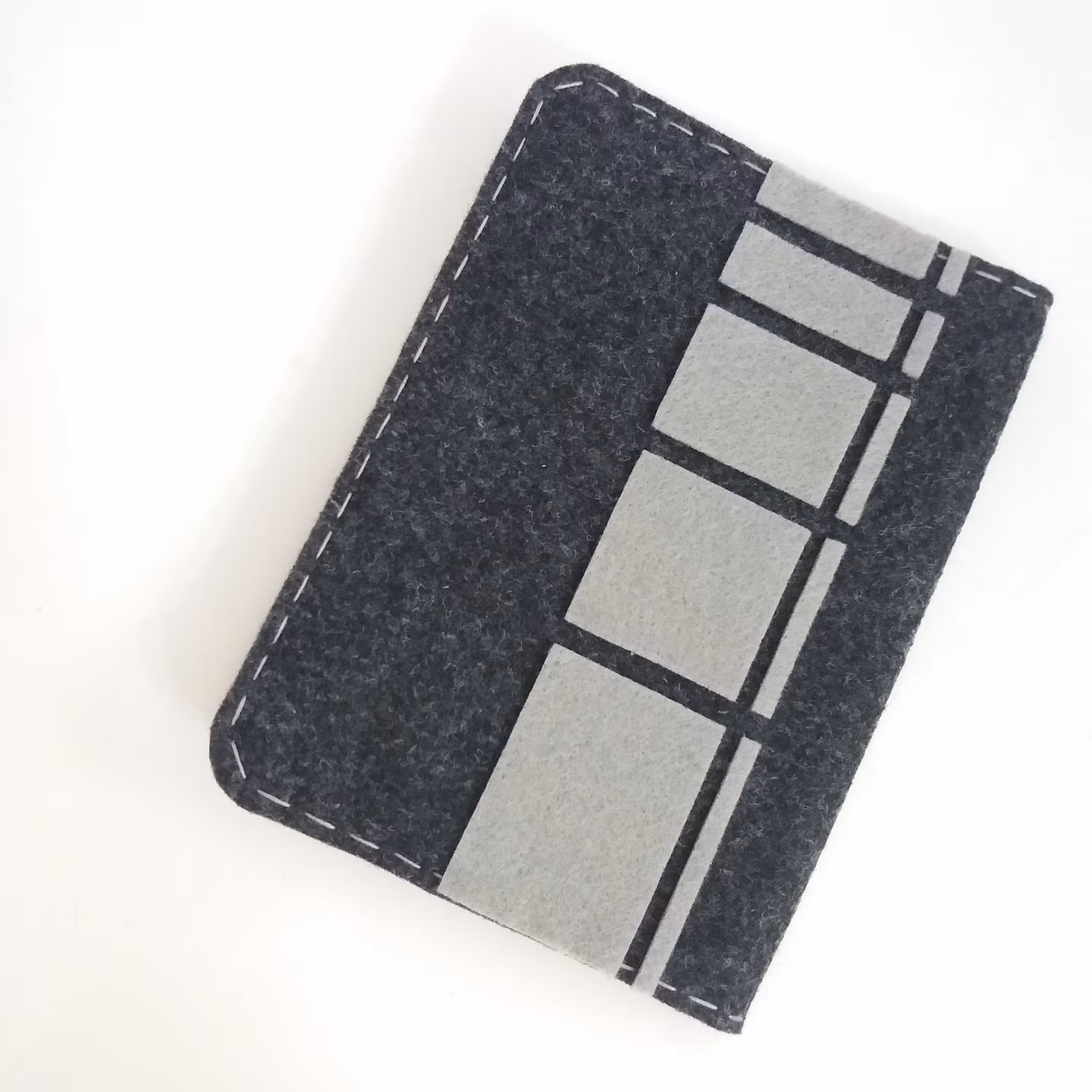 دفترچه دست دوز با طرح خاص سفارشی (زمینه نوکمدادی)