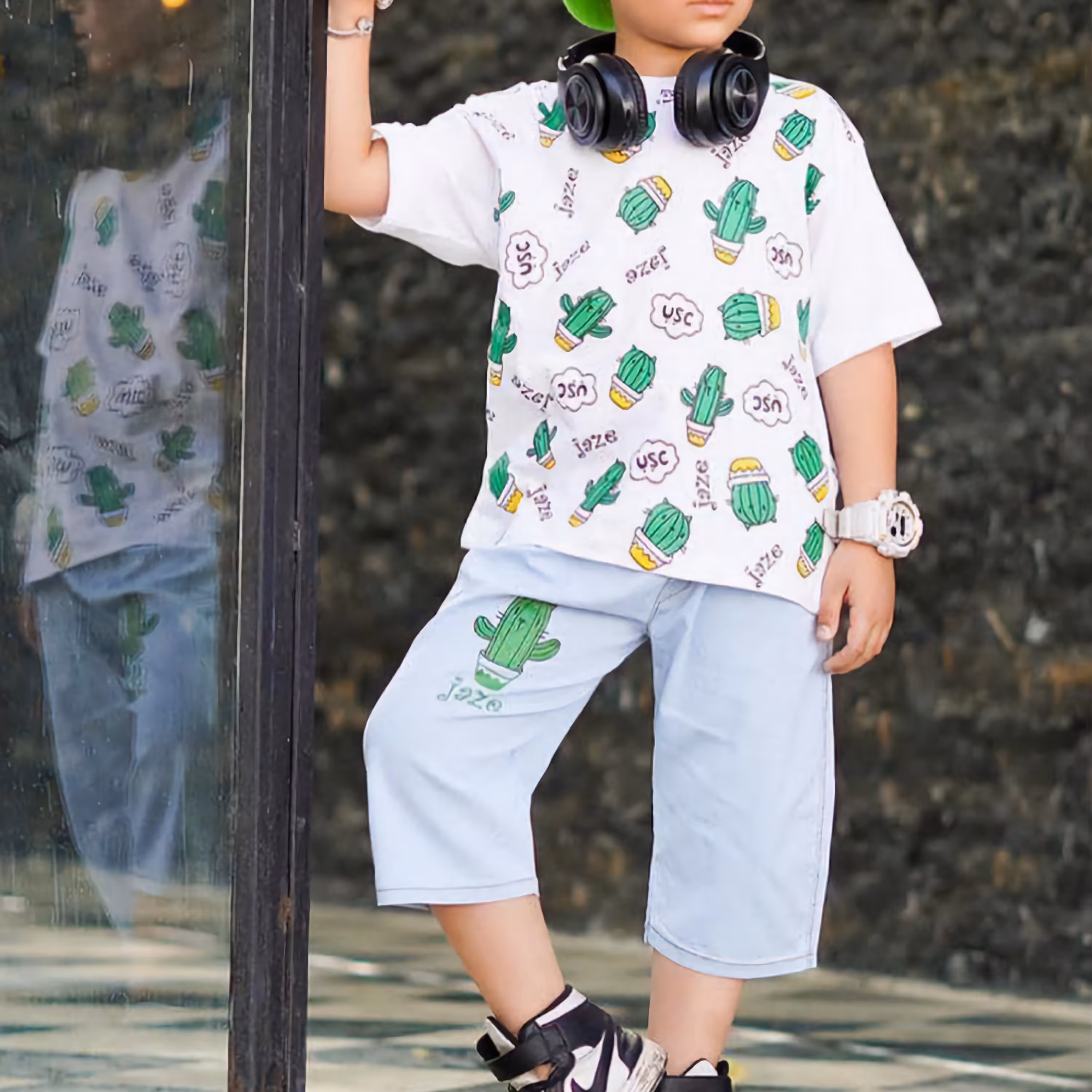 ست اسپورت شیک و زیبا مناسب حدود سنی 3 تا 13 سال لش استایل جنس تیشرت سوپر پنبه اعلا شلوارک جین شسته شده 
