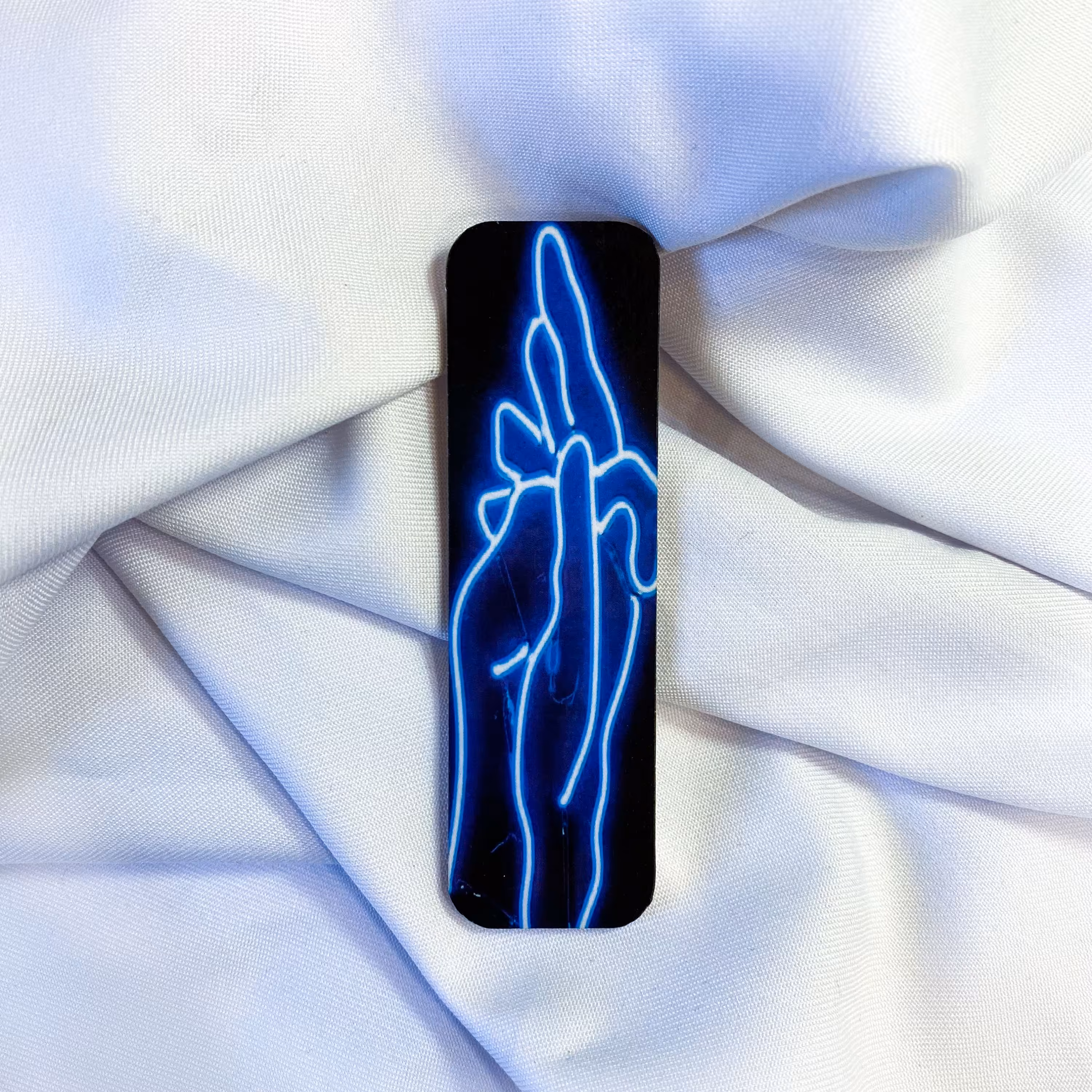 بوکمارک چوبی با طرح دست های آبی