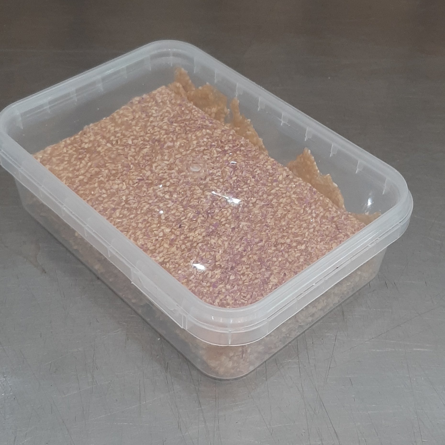 سوهان عسلی با طمع گل محمدی