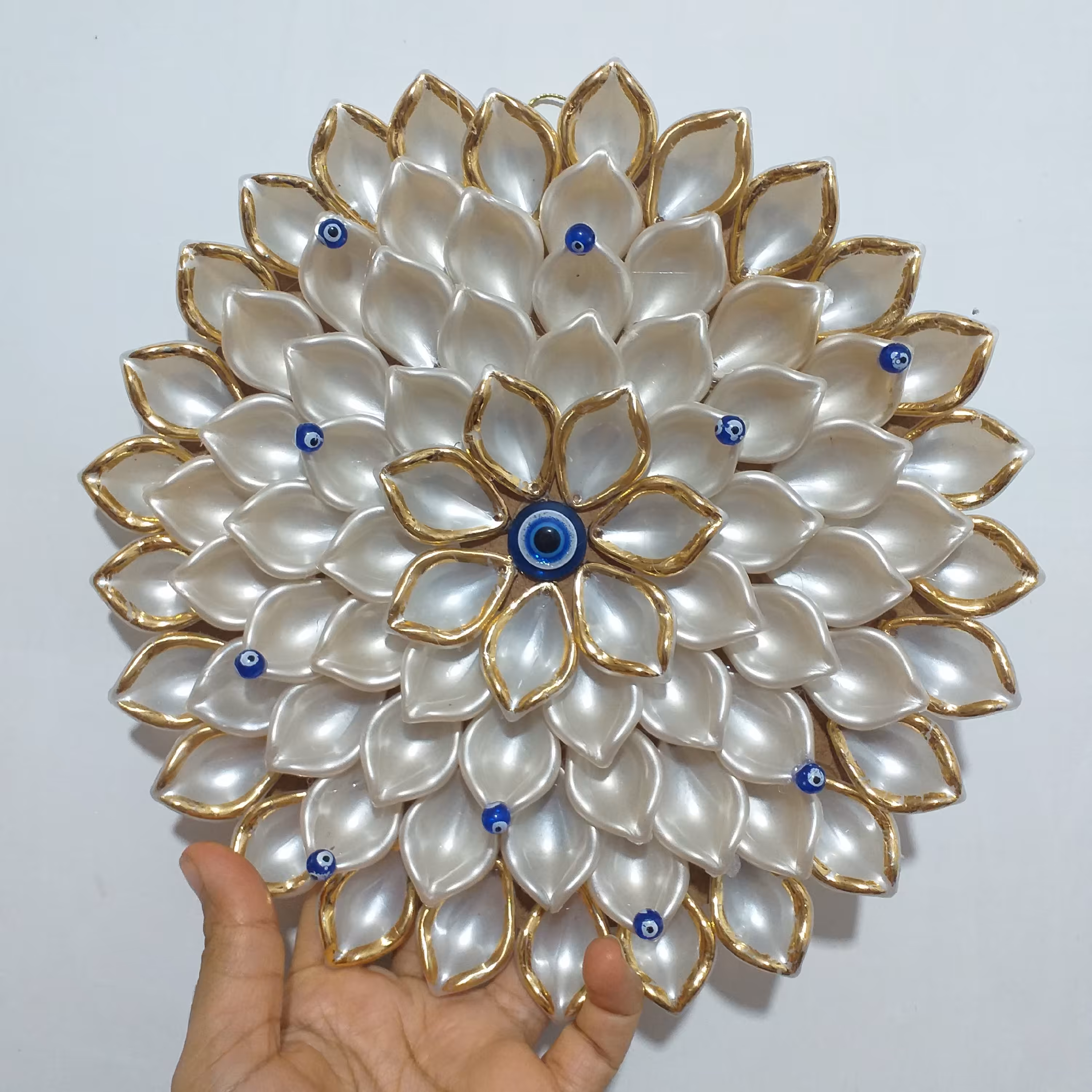 دیوار کوب چشم نظر