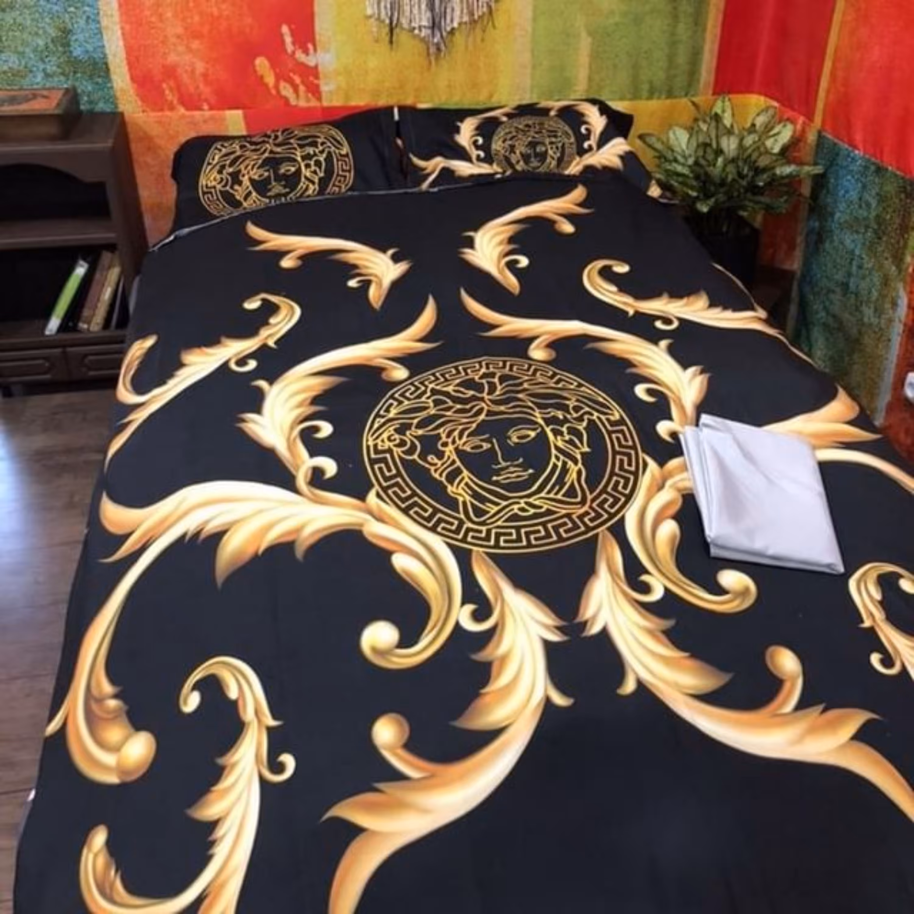 روتختی تک نفره 3 بعدی ترکیه ای طرح ورساچه زمینه مشکی طلایی شرکت گوزل ترکیه