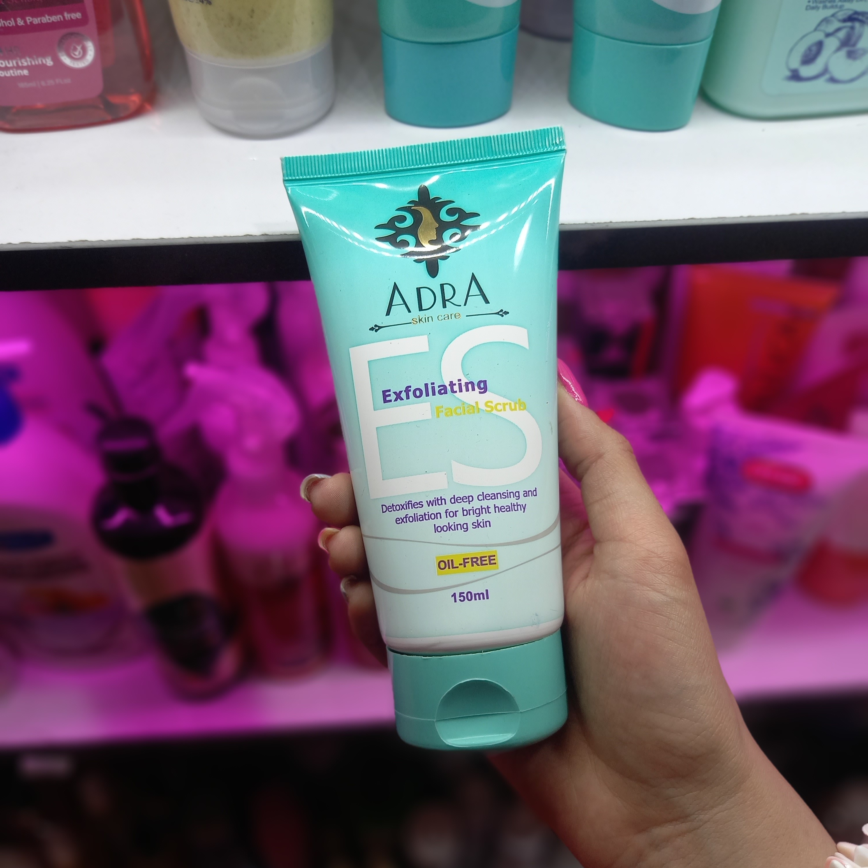 اسکراب لایه بردار صورت آدرا  Exfoliating مناسب انواع پوست oil free