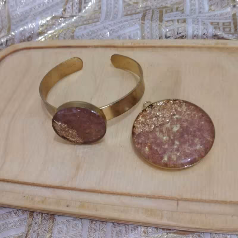 ست دستبند و پلاک رزین 