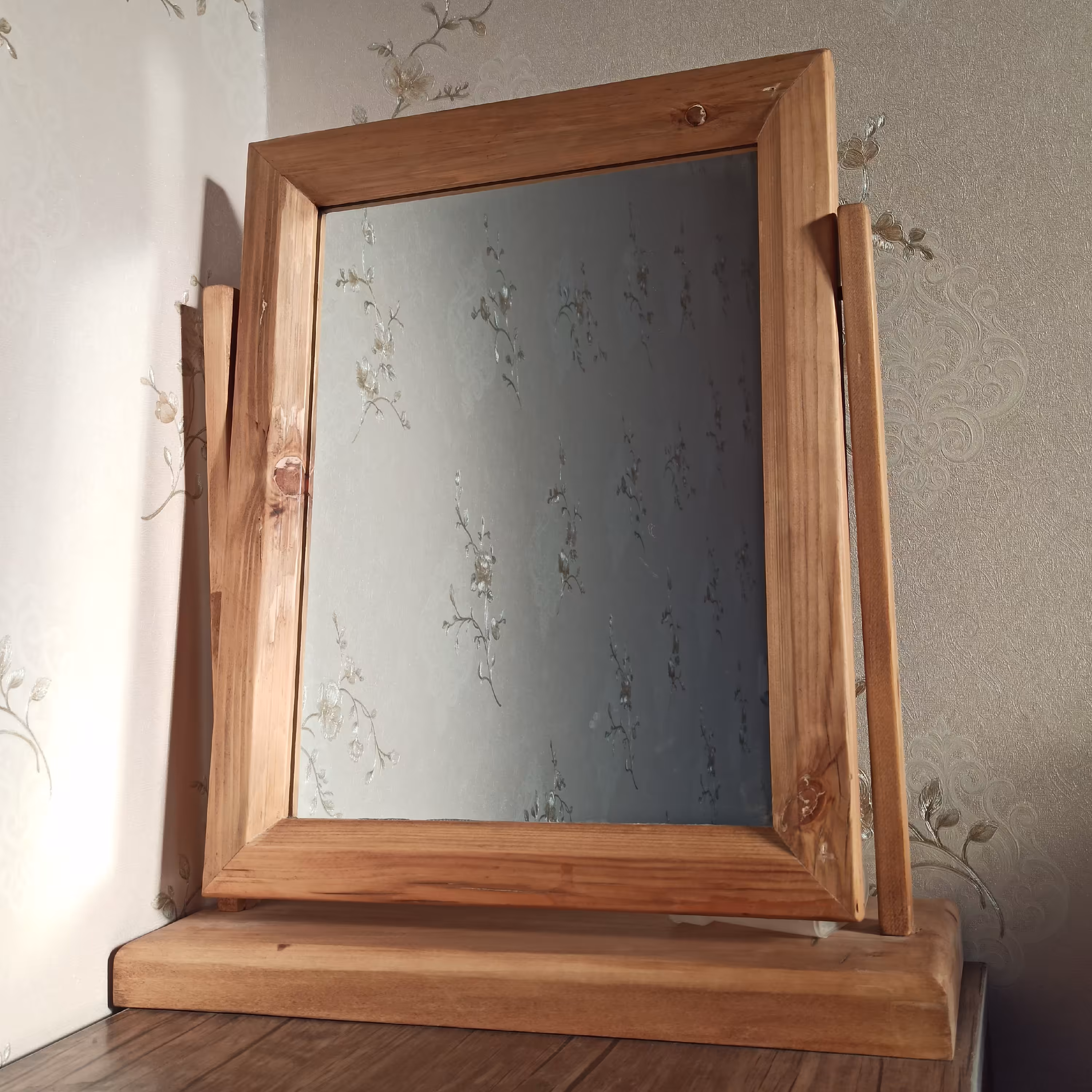 آینه پایه دار مستطیل شکل