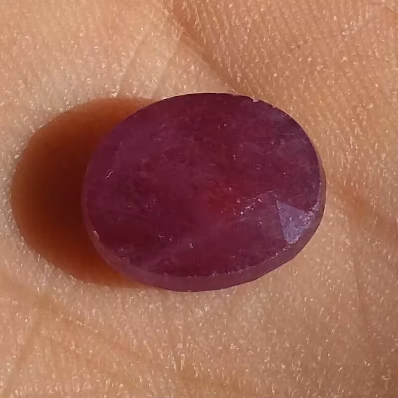 نگین یاقوت سرخ بسیار پر رنگ وارداتی تراش بیضی کد 10474