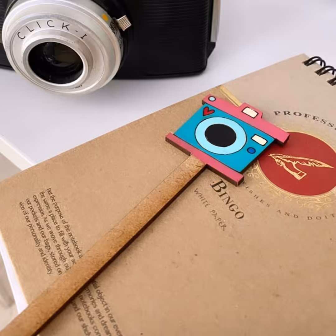 نشانک چوبی کتاب طرح دوربین عکاسی