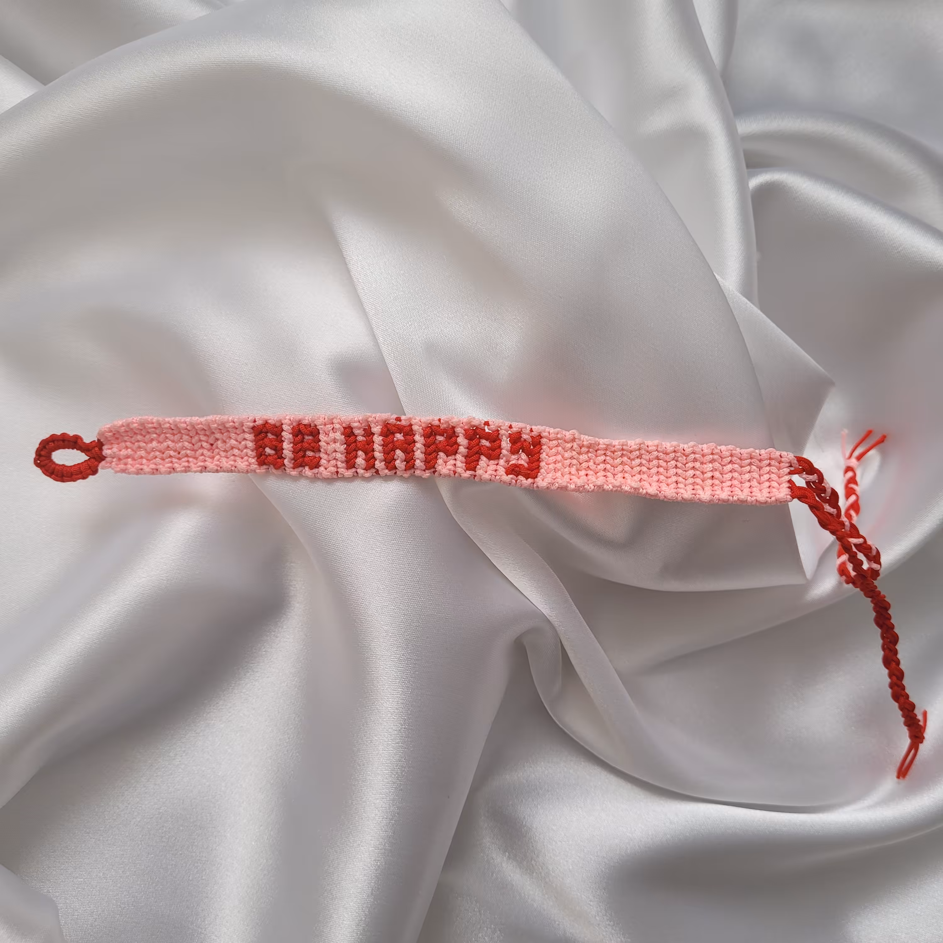 دستبند بافت آرمی 
be happy 
رنگ قرمز و صورتی 

مناسب هر سایز دست 
قابل شست و شو