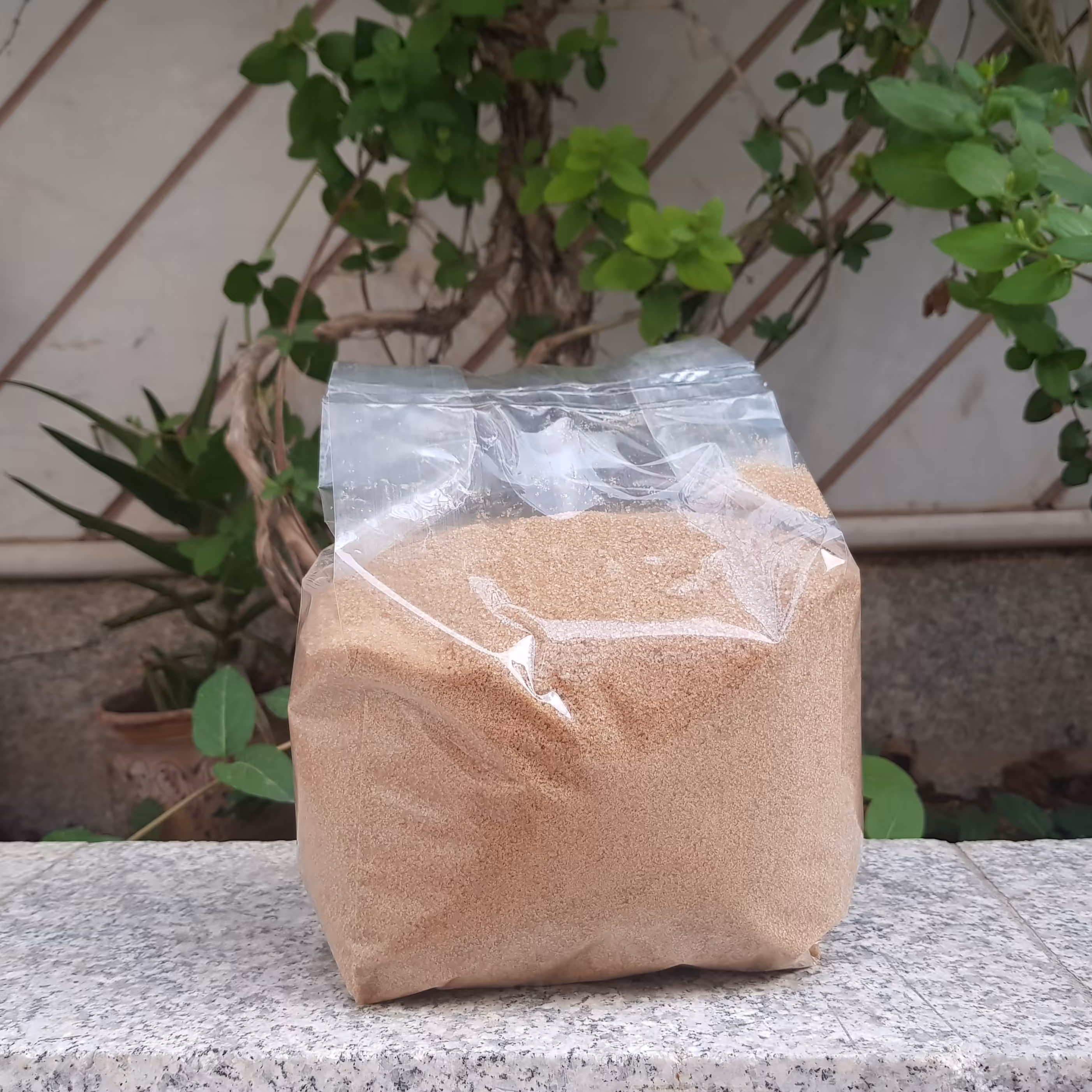 شکرقهوه ای نیشکر (1800 گرمی)