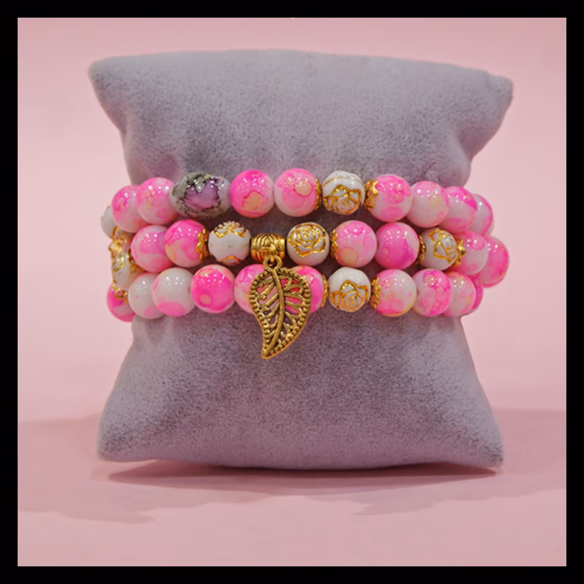 دستبند صورتی جذاب تابستانه