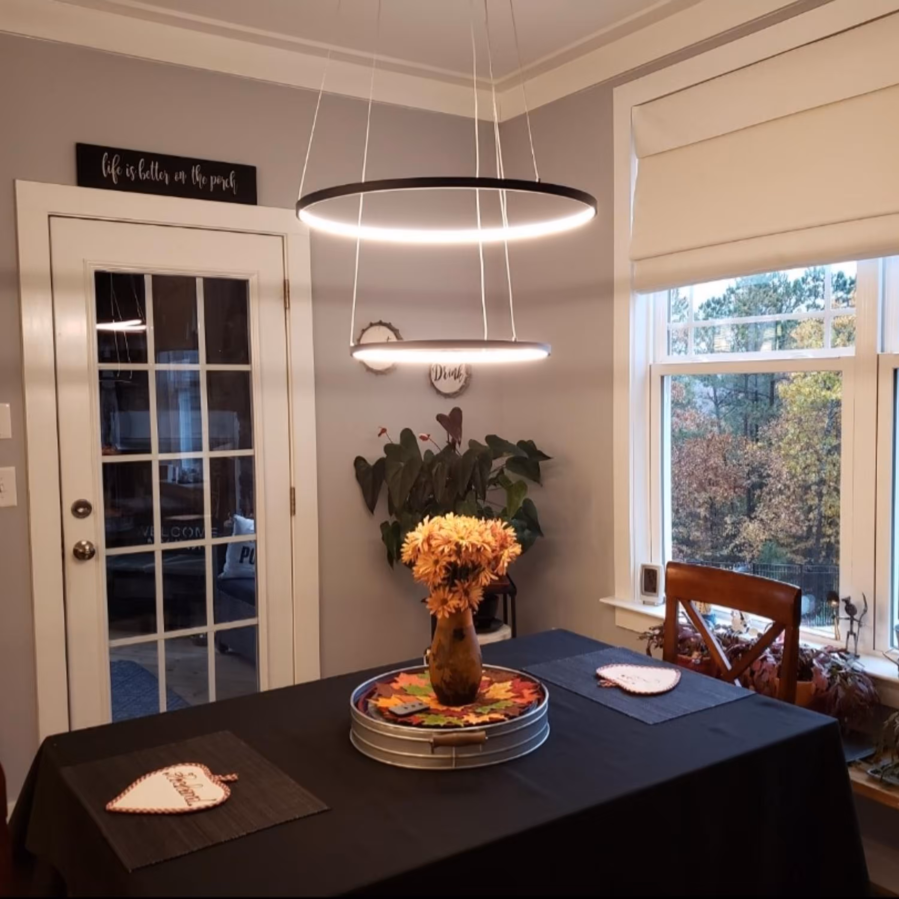 لوستر مدرن طرح دو دایره سایز 50-30 رنگ بدنه مشکی مات نور آفتابی