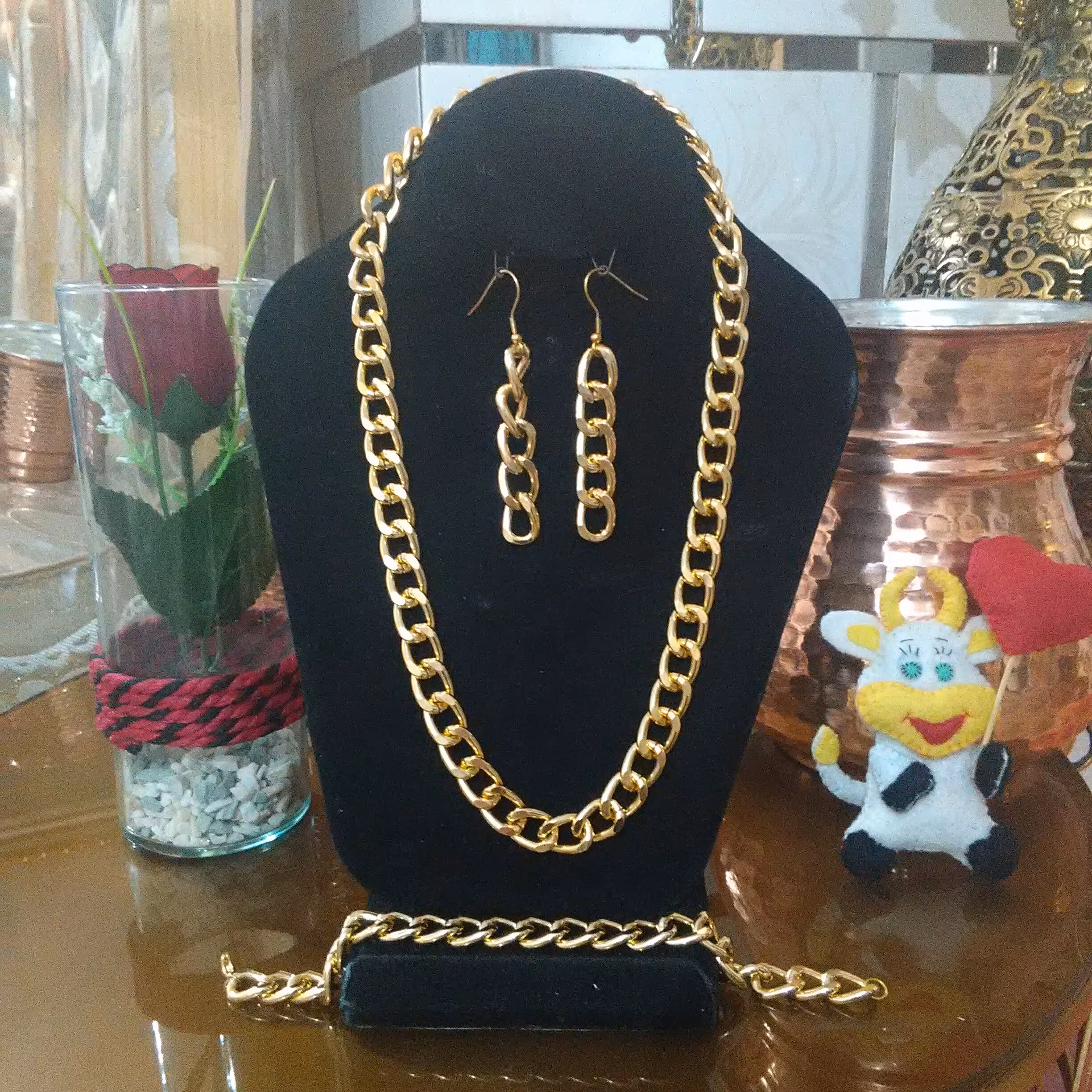 گردنبند. دستبند. گوشواره