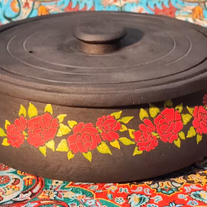 ماهی تابه سنگی نقاشی شده طرح گل رز مناسب برای 3 نفر 