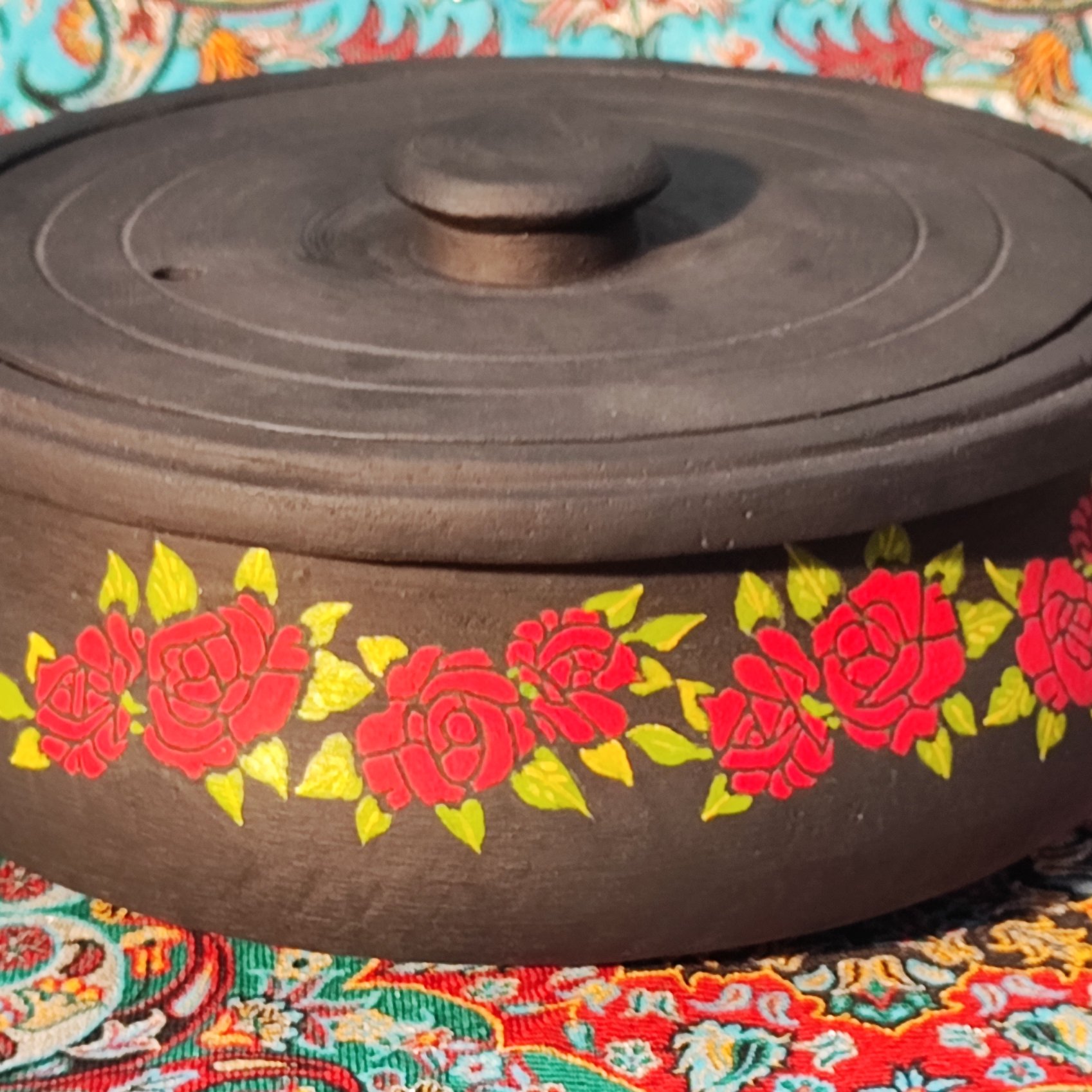 ماهی تابه سنگی نقاشی شده طرح گل رز مناسب برای 3 نفر 