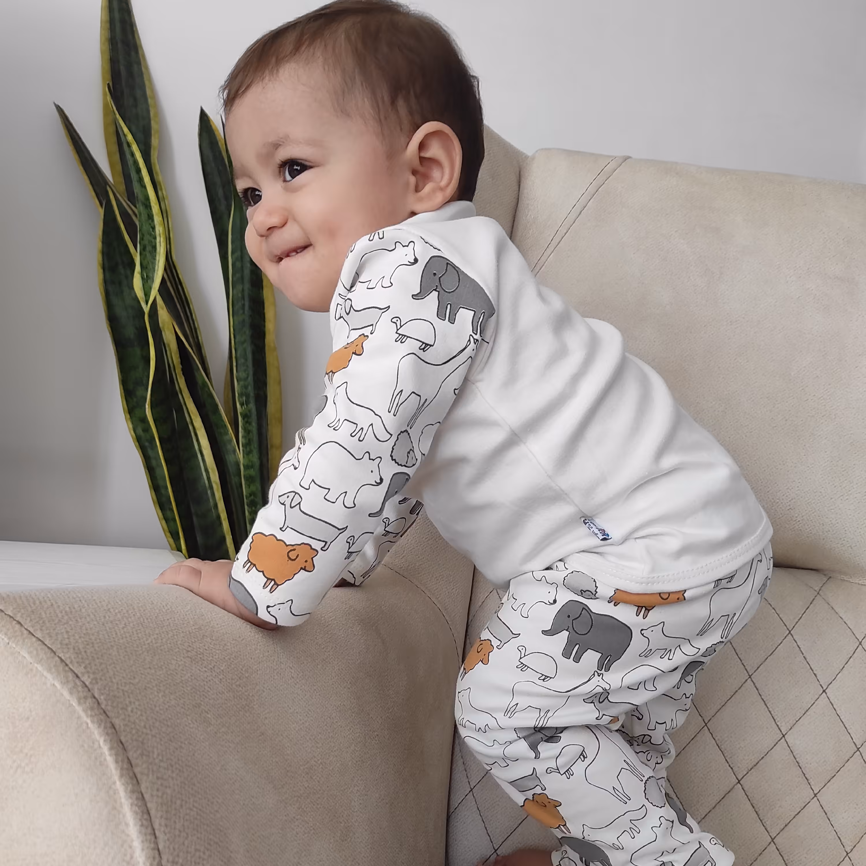 بلوز شلوار نوزادی  100درصدپنبه طرح حیوانات سایز یک دو سه مناسب یک تا دوازده ماه 
