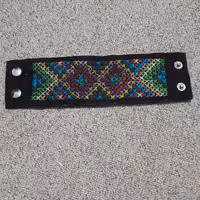 مچ بندچرم طبیعی سوزن دوزی پر بادودکمه قفلی