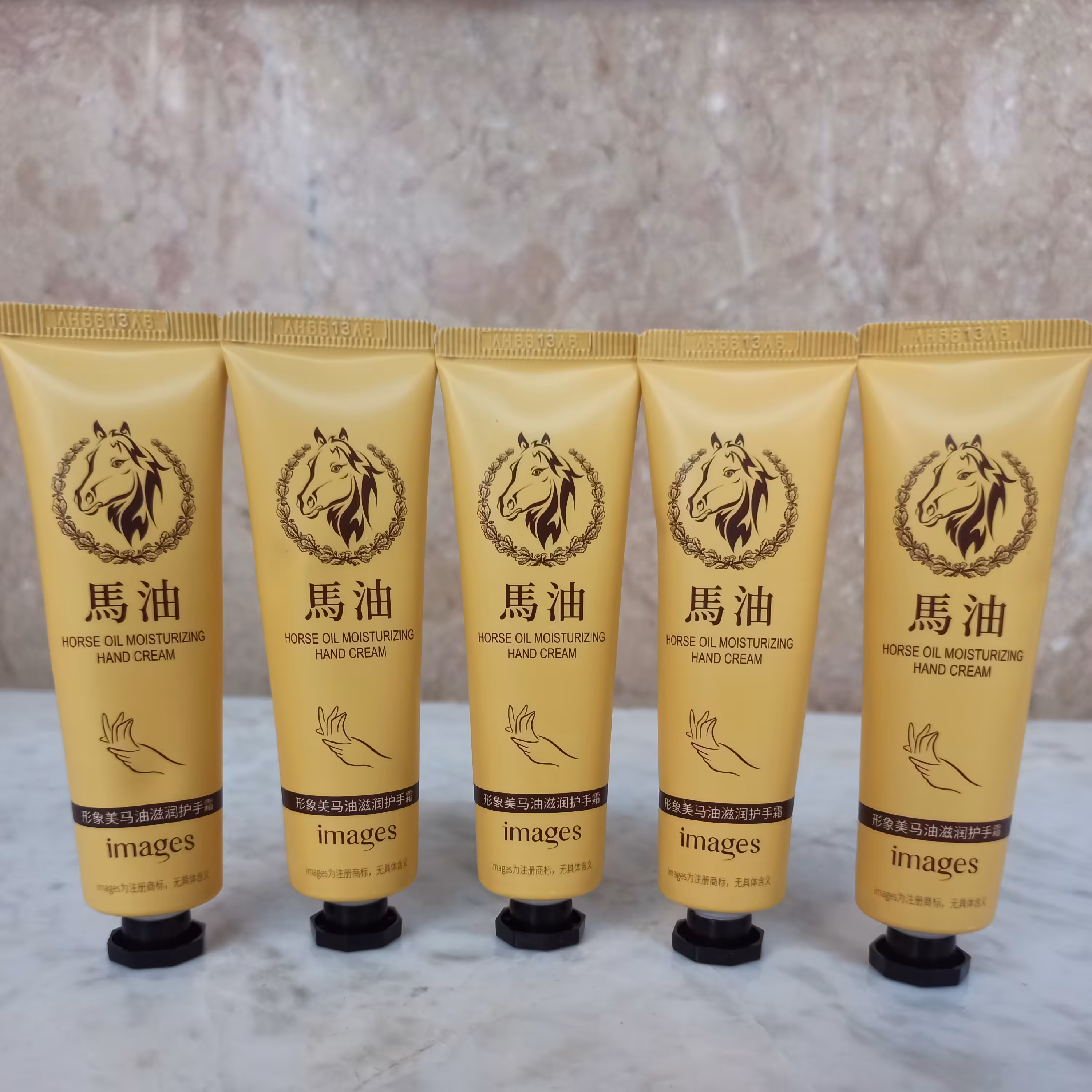 کرم دست تیوپی روغن اسب ایمیجز  پرفروش ترین کرم دست ژاپنی