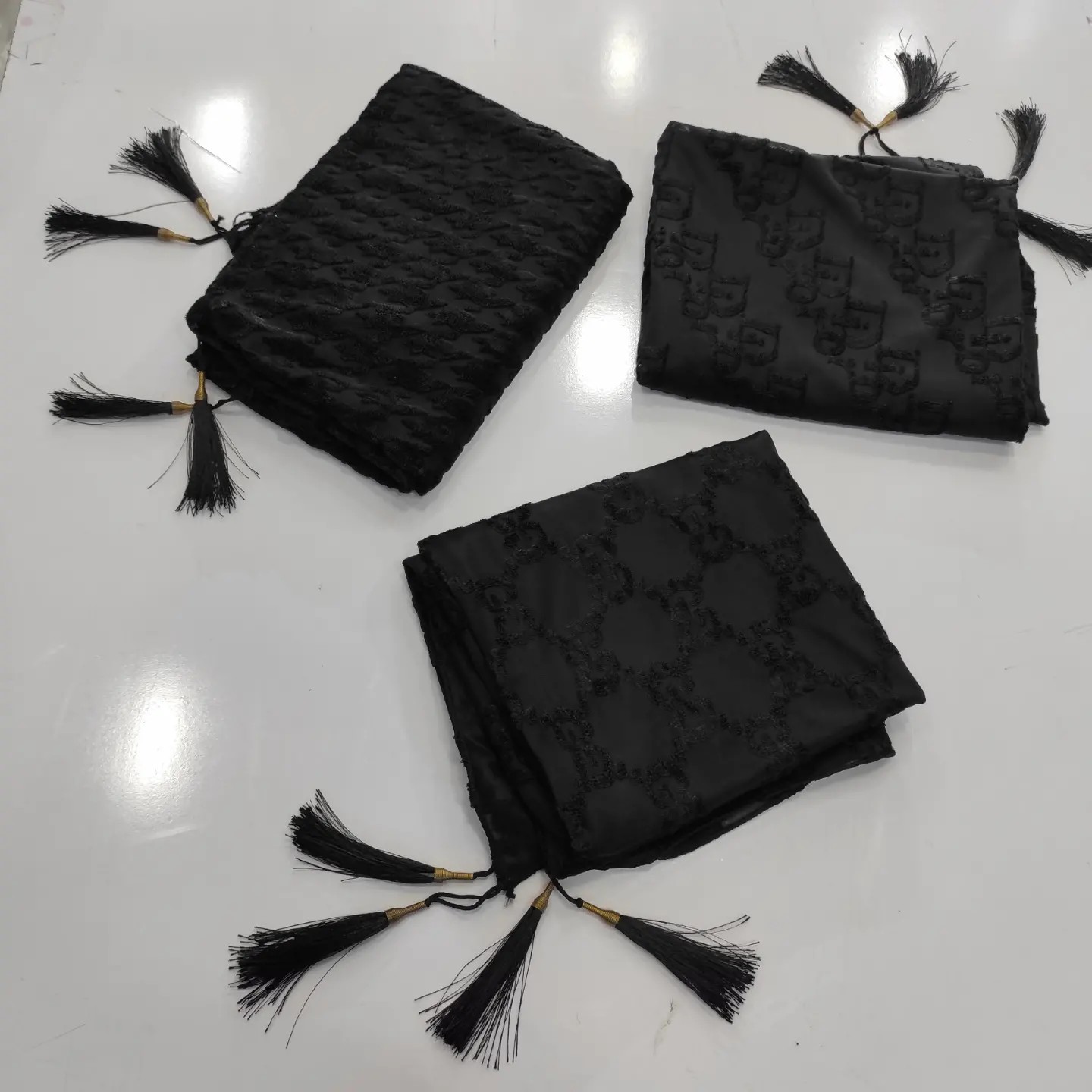 شال مشکی مخمل کوب  منگوله دار
