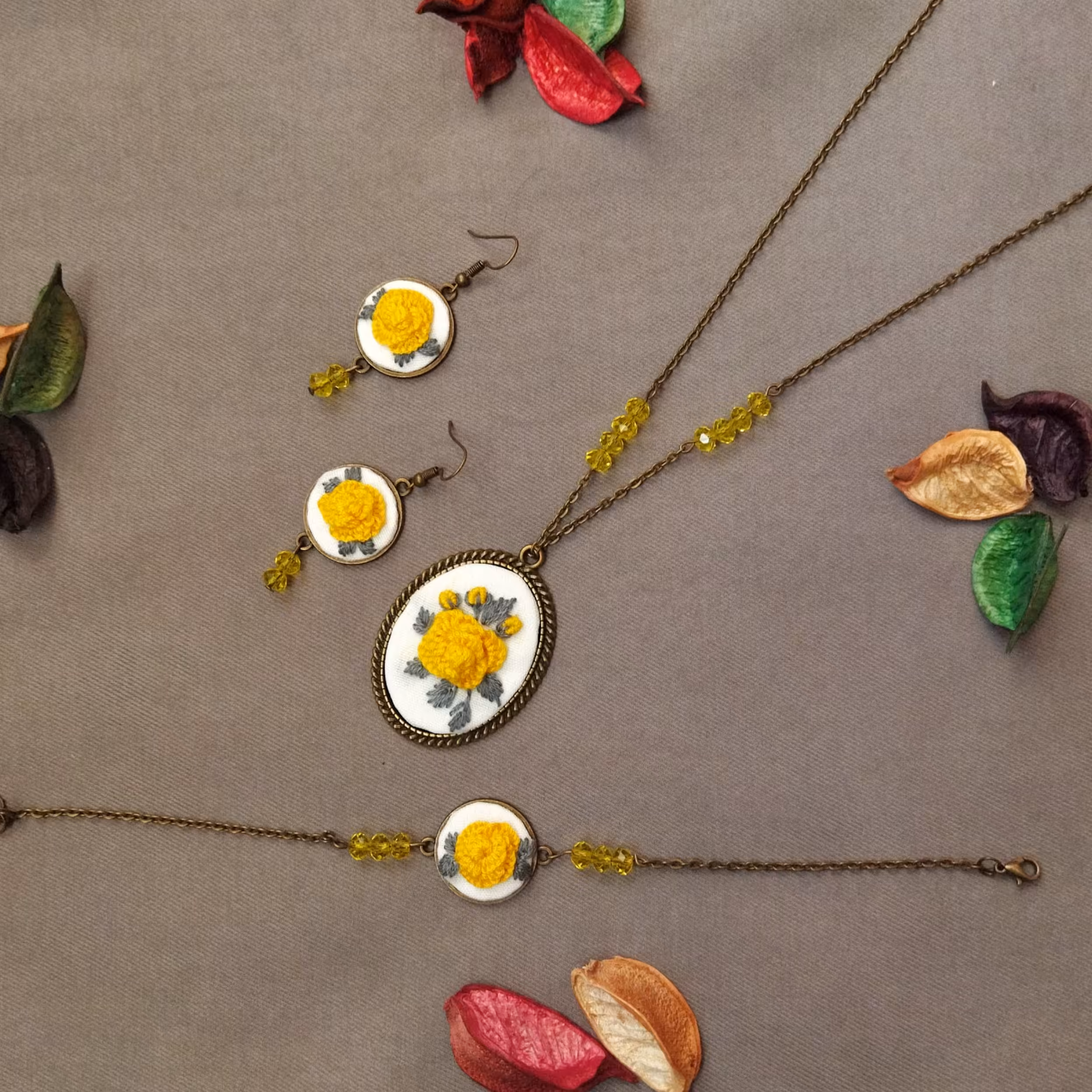 ست کامل گلدوزی شده