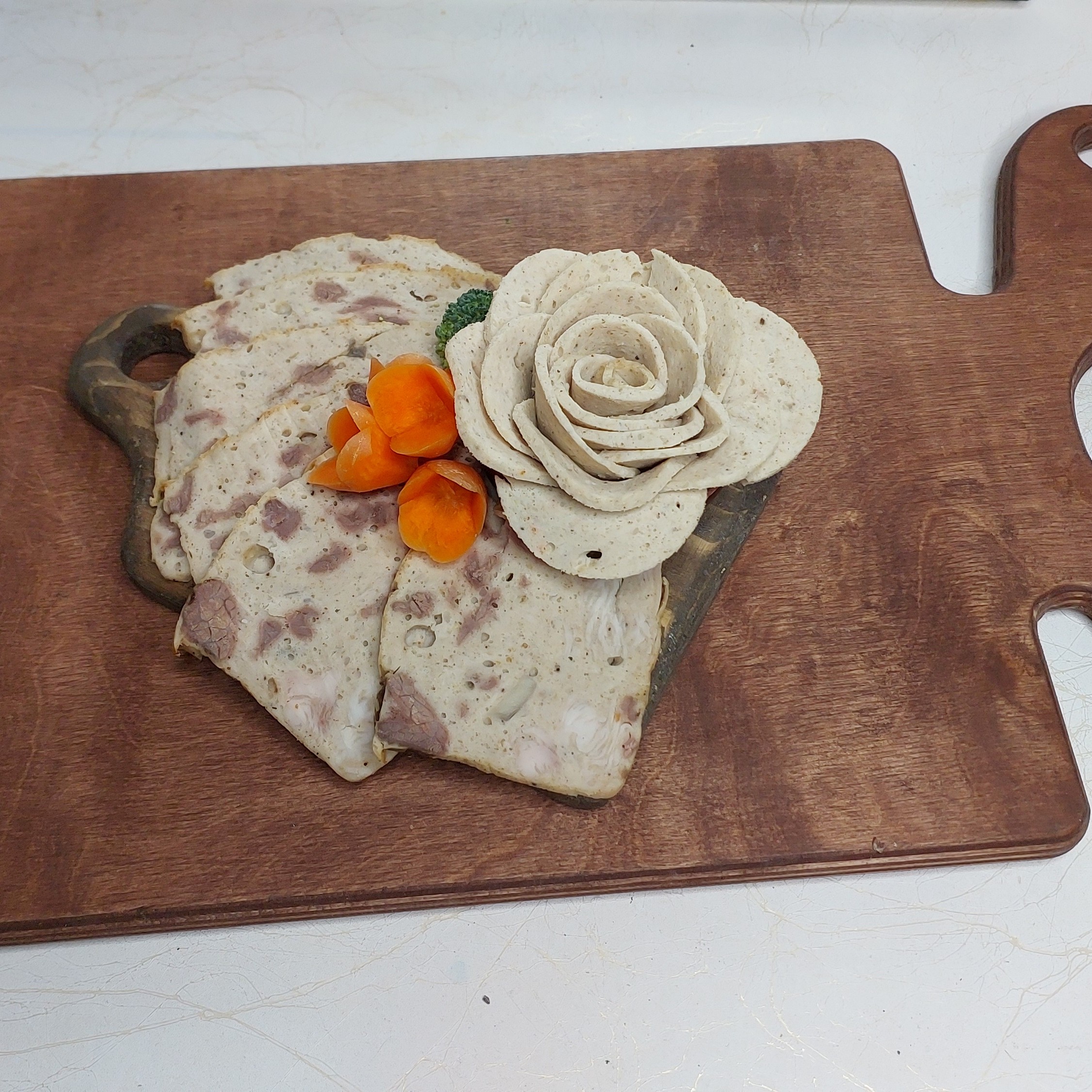 کالباس مرغ و قارچ خونگی و دودی