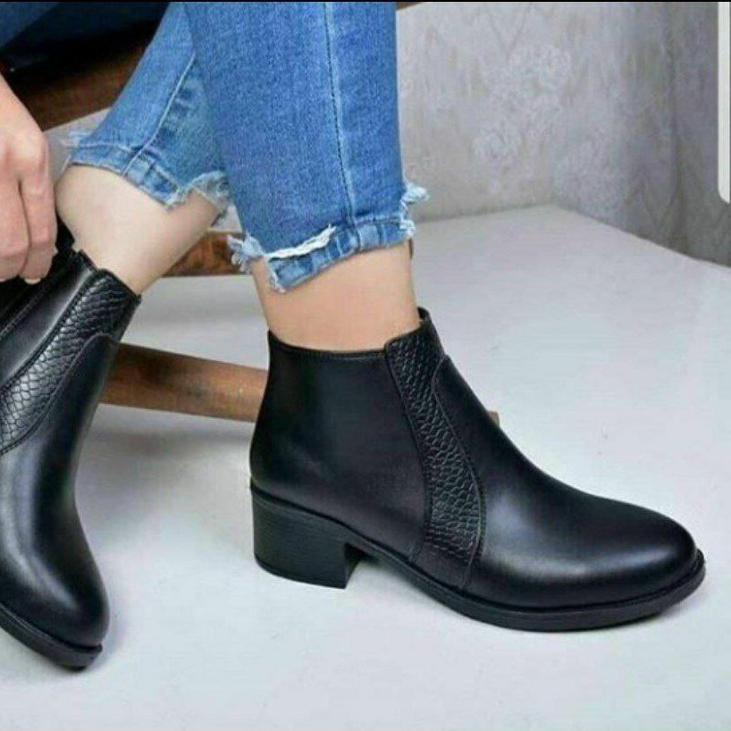 نیم بوت 
جنس رویه چرم صنعتی درجه یک 
کیفیت عالی قالب استاندارد بند ارسال رایگان