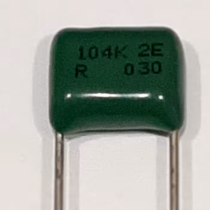 خازن پلی استر 100نانوفاراد250ولت بسته 20 عددی 