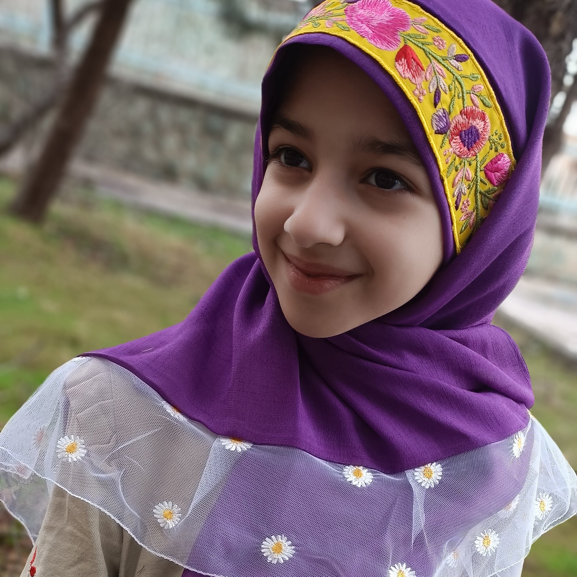 روسری هدروسری دورچیندار حاشیه بابونه قواره کوچک