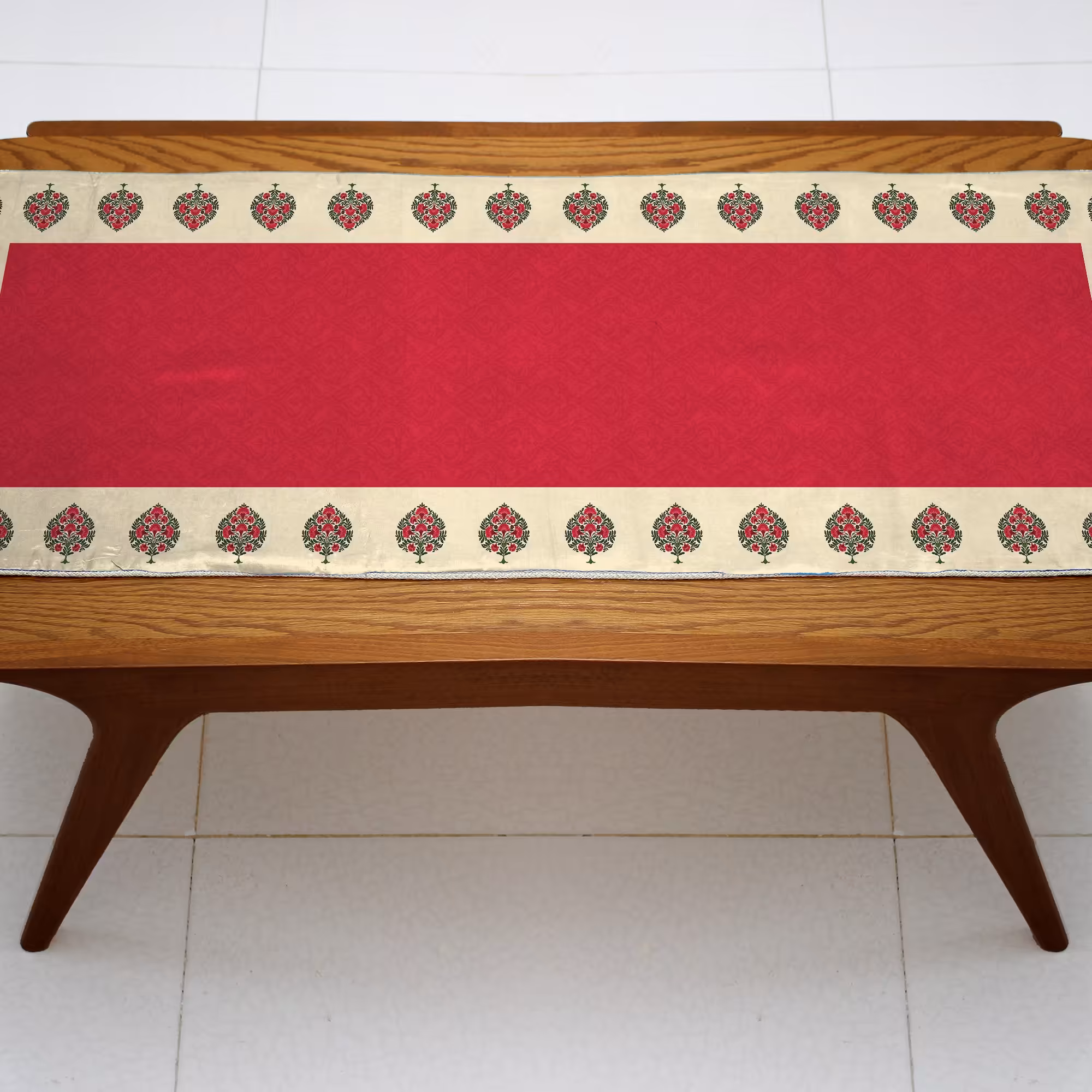 رانر ناهارخوری مخمل سایز 130 در 40 آستردوزی شده بدون نوار مغزی