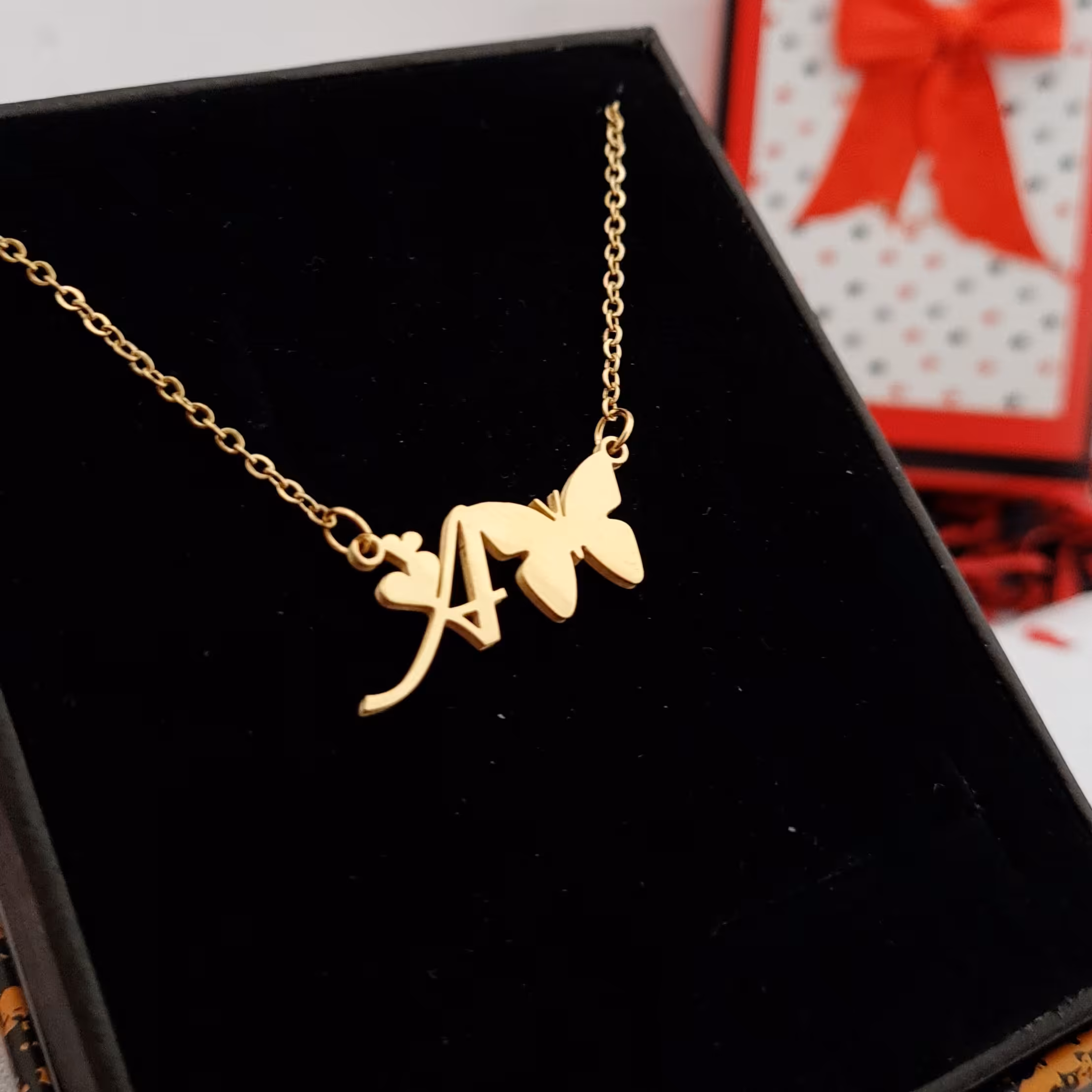 گردنبند حروف