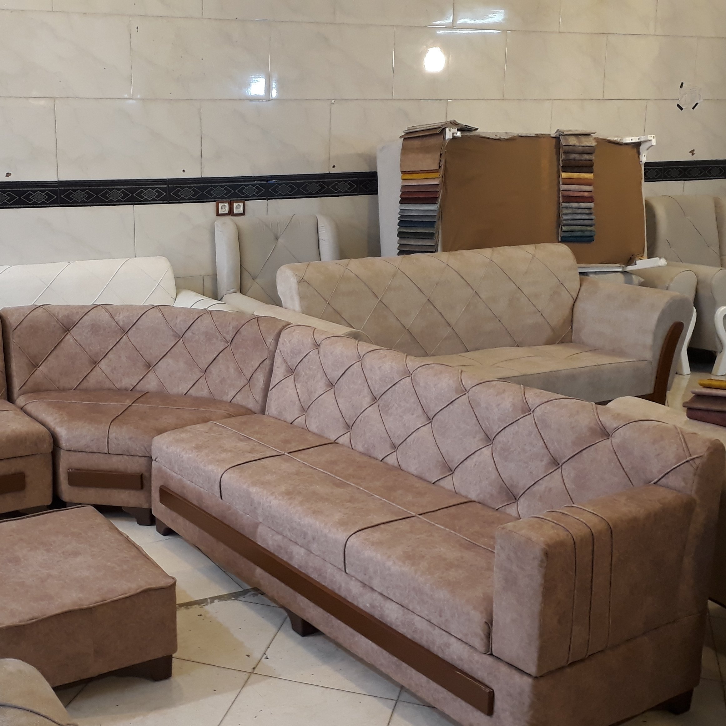 مبل ال چستر راحتی روز