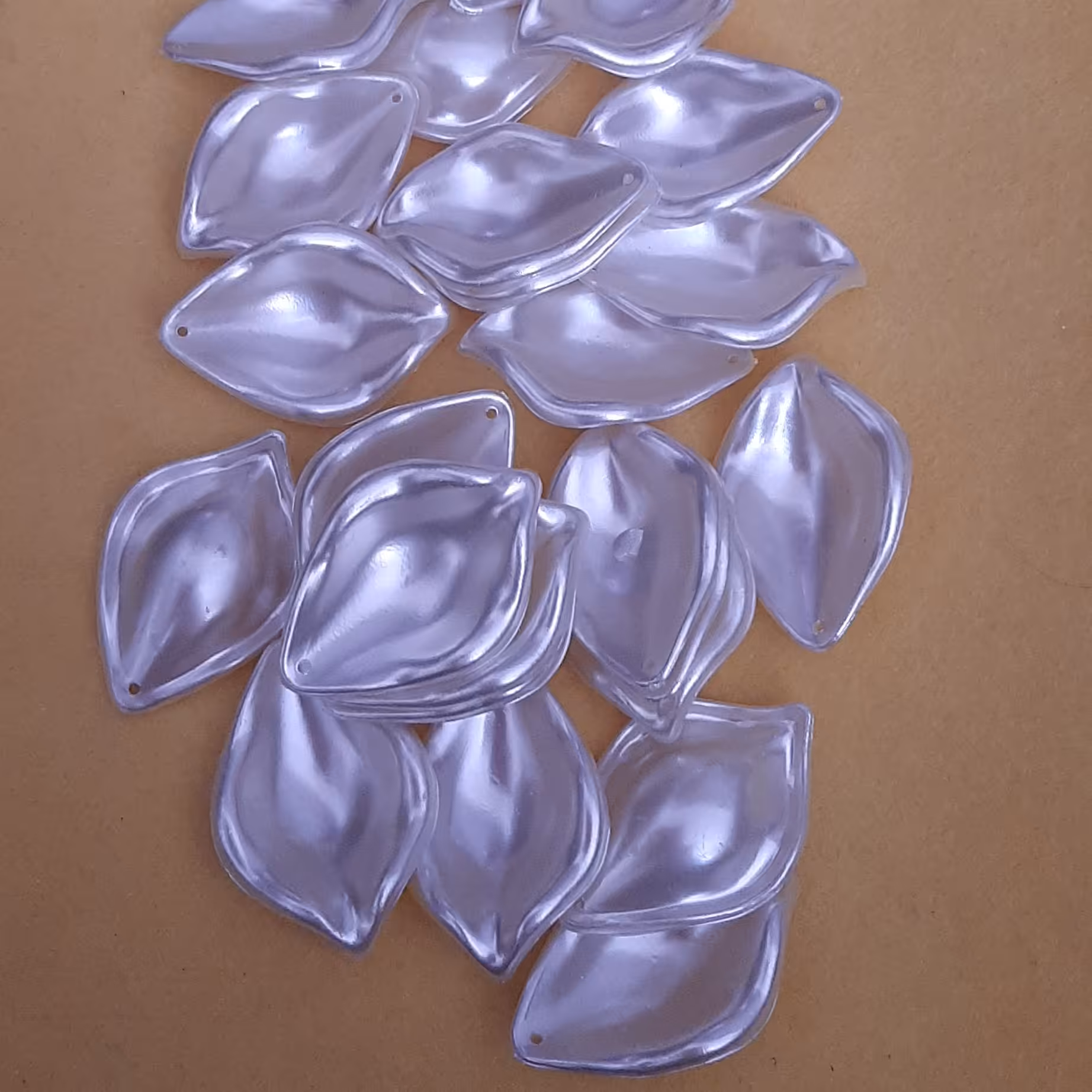 گل کریستال . رز وحشی صدفی . بزرگ . بسته 25 عددی