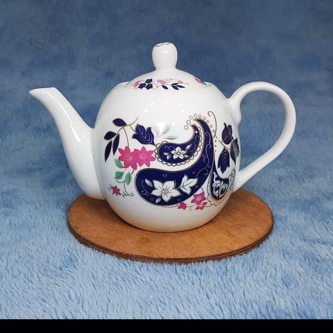 قوری چینی مجلسی متوسط طرح خاتم رنگ سورمه ای