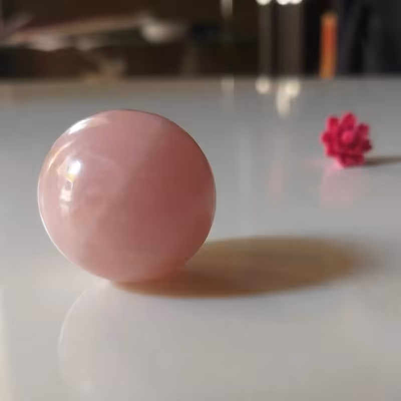 گوی رز کوارتز  معروف به سنگ عشق 