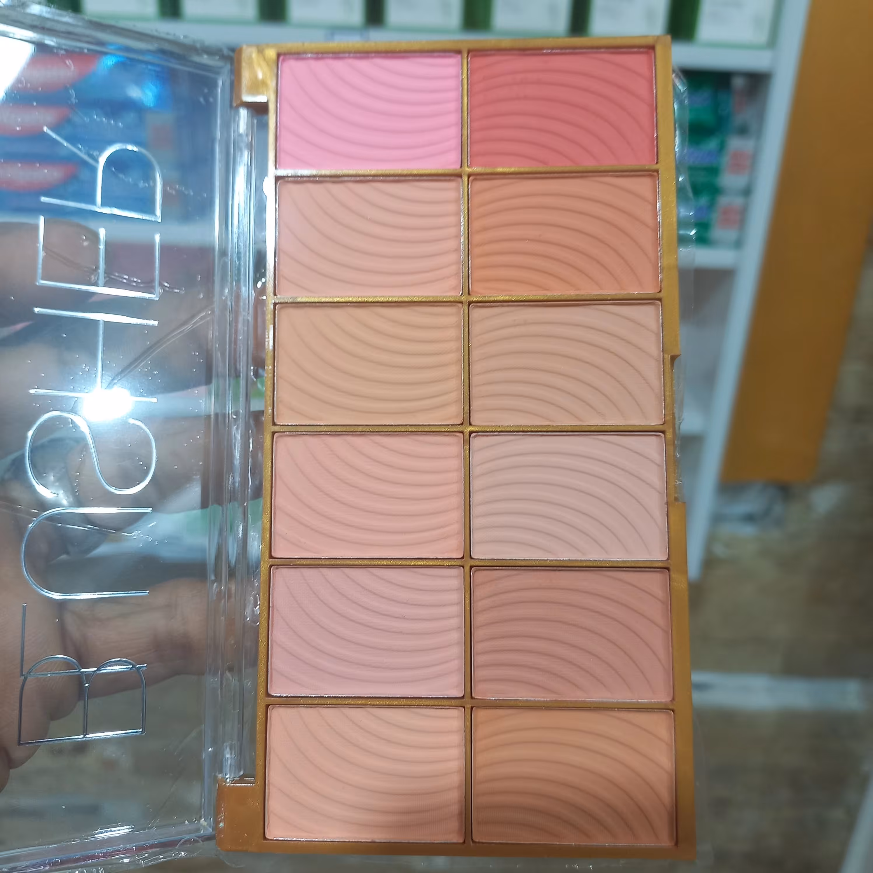 رژگونه 12 رنگ رویال پریما
کیفیت عالی